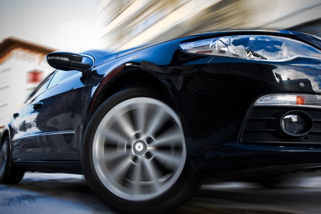 Passenger car tyre on an alloy wheel